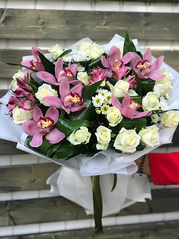 Букет цветов из: Розы и Хризантемы в Иня