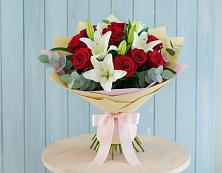 Букет цветов из:  Лилии и Розы в Иня