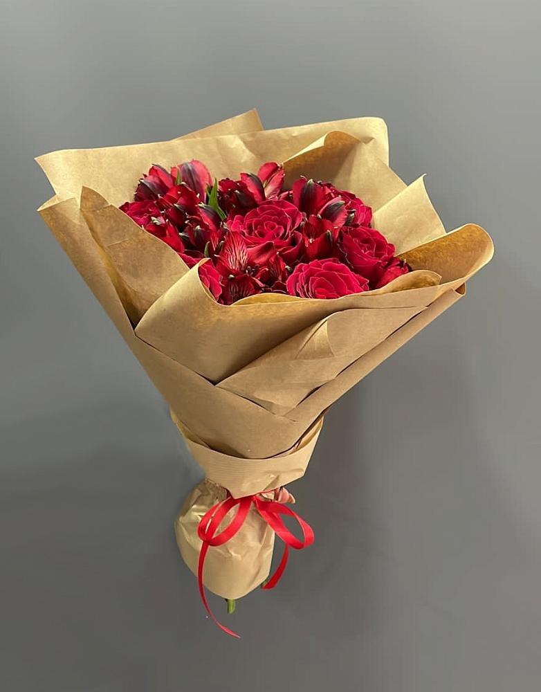 Букет цветов из: Альстромерии и Розы в Иня