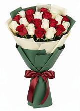 Букет Микс из красных и белых роз в Иня