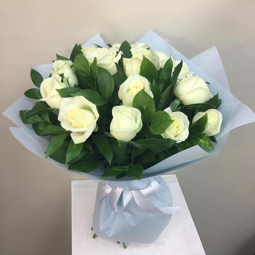Букет 15 Белых роз Проуд в Иня