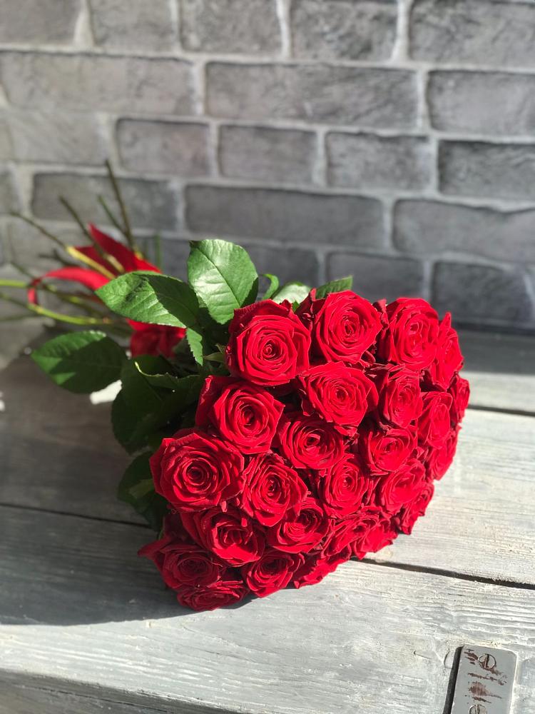 Букет Красные розы Фридом в Иня