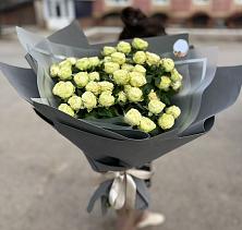 Букет Белые кустовые розы Солинеро в Иня