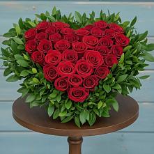 Цветочная композиция из Розы в виде сердца в Иня