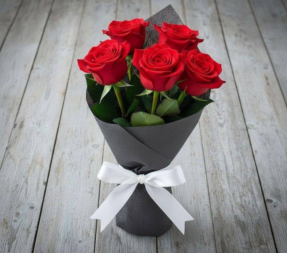 Букет 5 Красных роз Эдлесс Лав в Иня