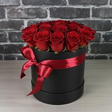 Цветочная композиция из Розы в шляпной коробке в Иня