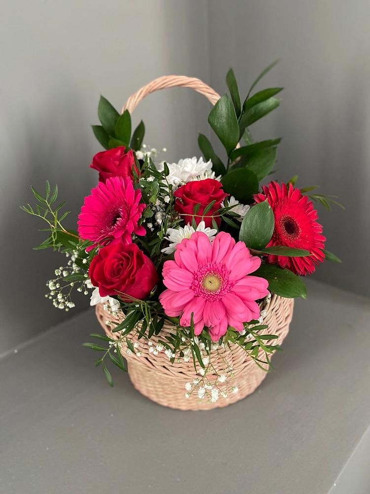 Цветочная композиция из Розы, Хризантемы и Герберы в корзине в Иня