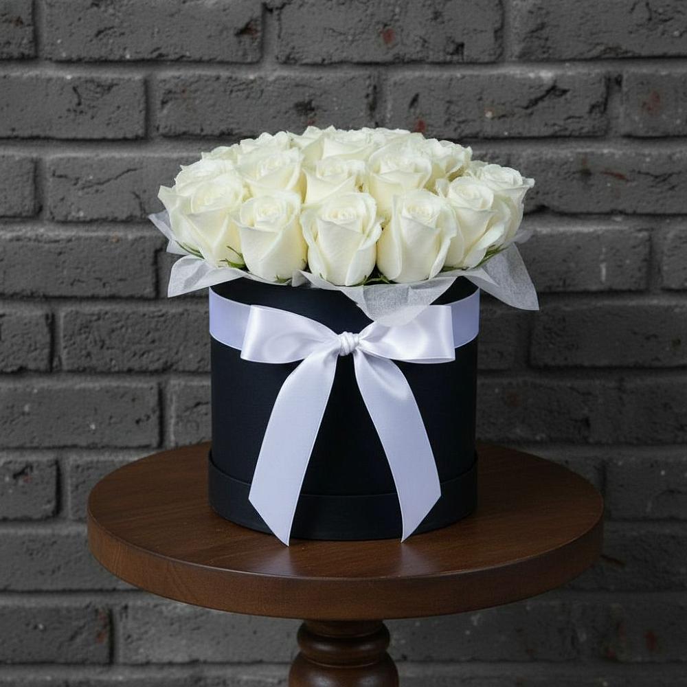 Цветочная композиция из Розы в шляпной коробке в Иня