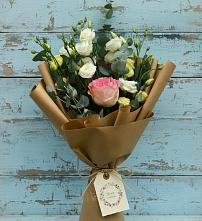 Букет цветов из:  Розы и Лизиантусы в Иня