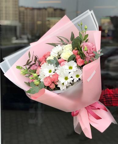 Букет цветов из: Розы, Лизиантусы и Хризантемы в Иня