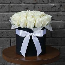 Цветочная композиция из Розы в шляпной коробке в Иня