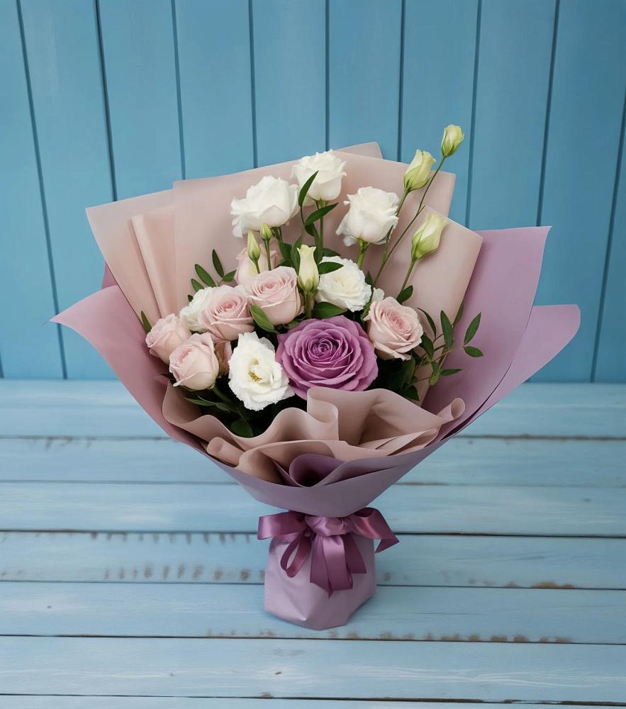 Букет цветов из: Розы и Лизиантусы в Иня